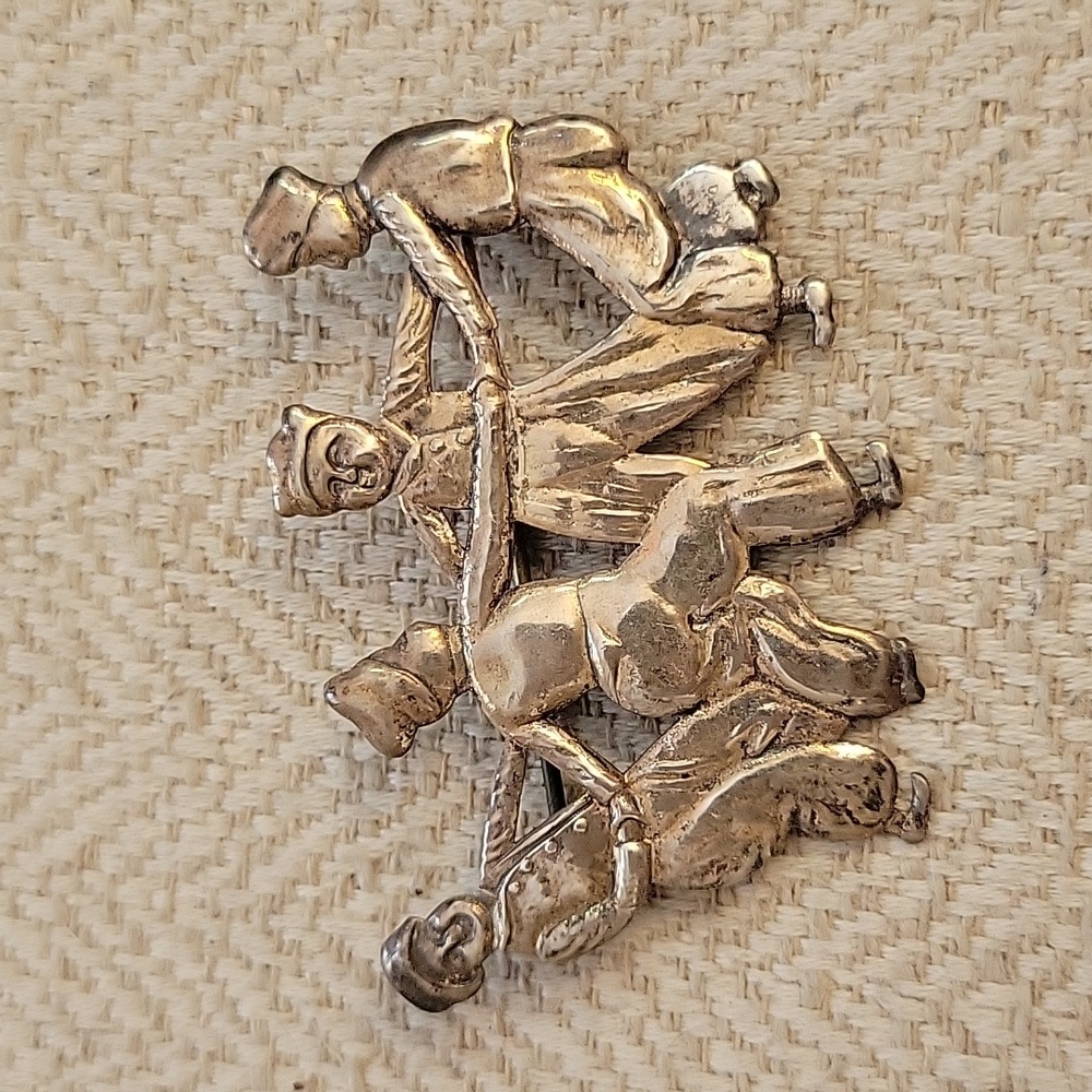 VINTAGE DUTCH BOYS STERLING SILVER BROOCH - Picture 1 of 8